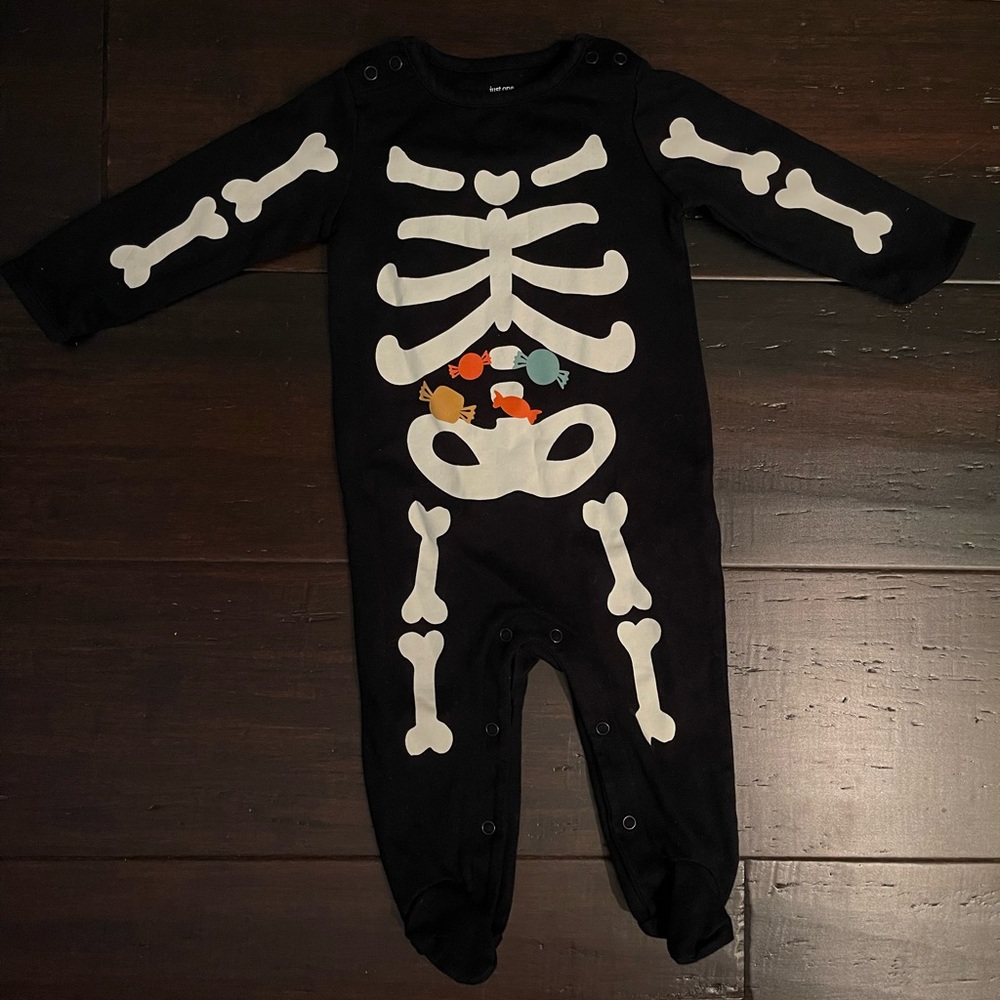 Carters Onsie Halloween Skeleton Outfit. 9 months size.